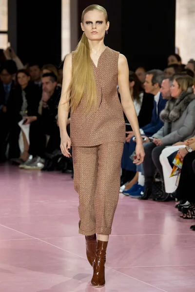 Look 19